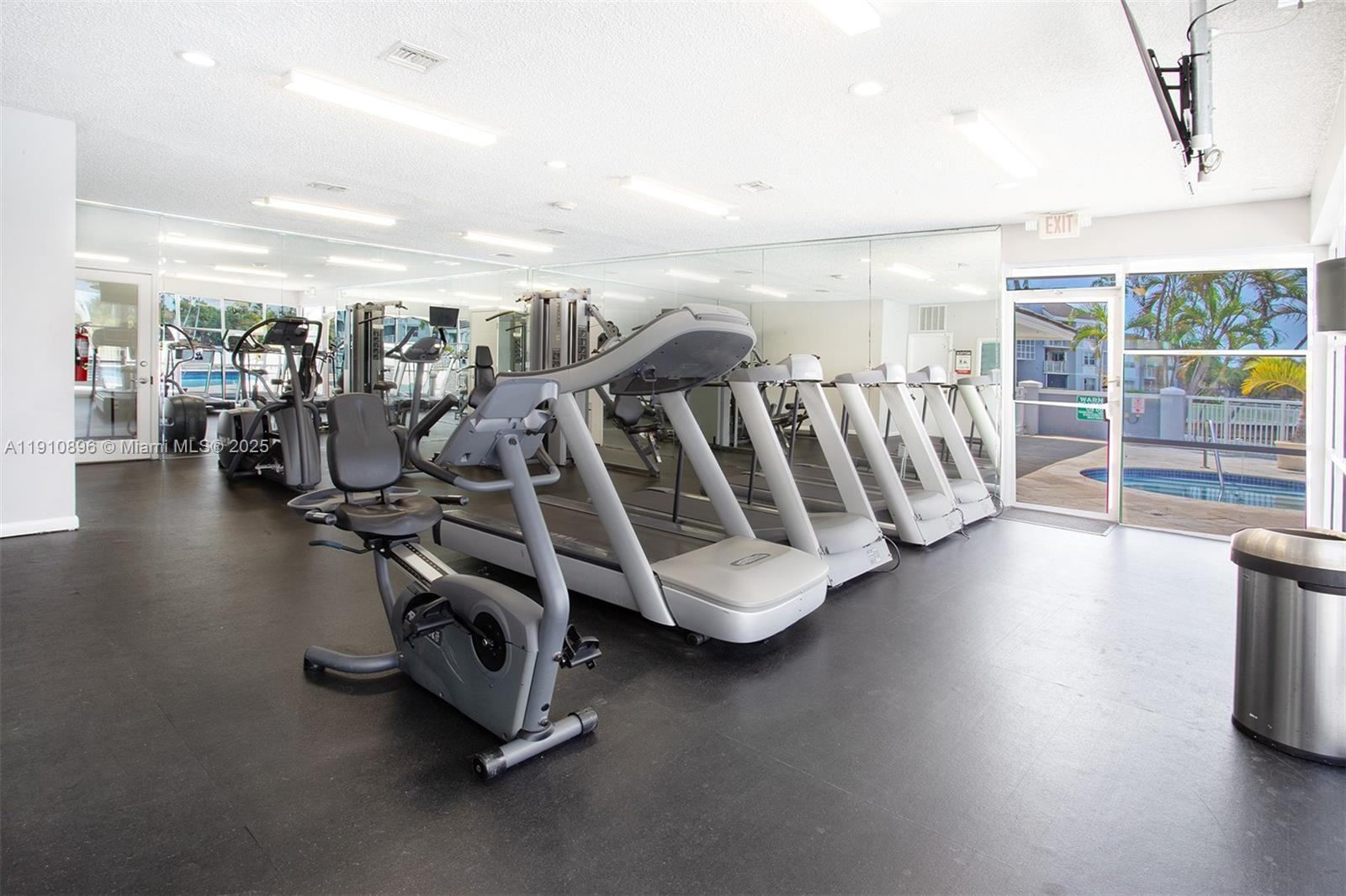 LE CLUB AT OLD CUTLER CON - Residential