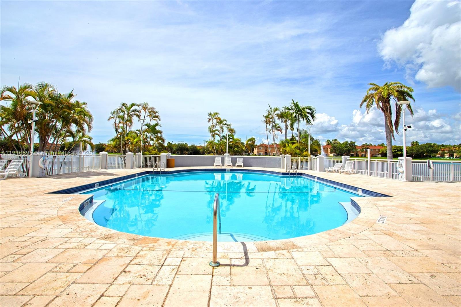 LE CLUB AT OLD CUTLER CON - Residential