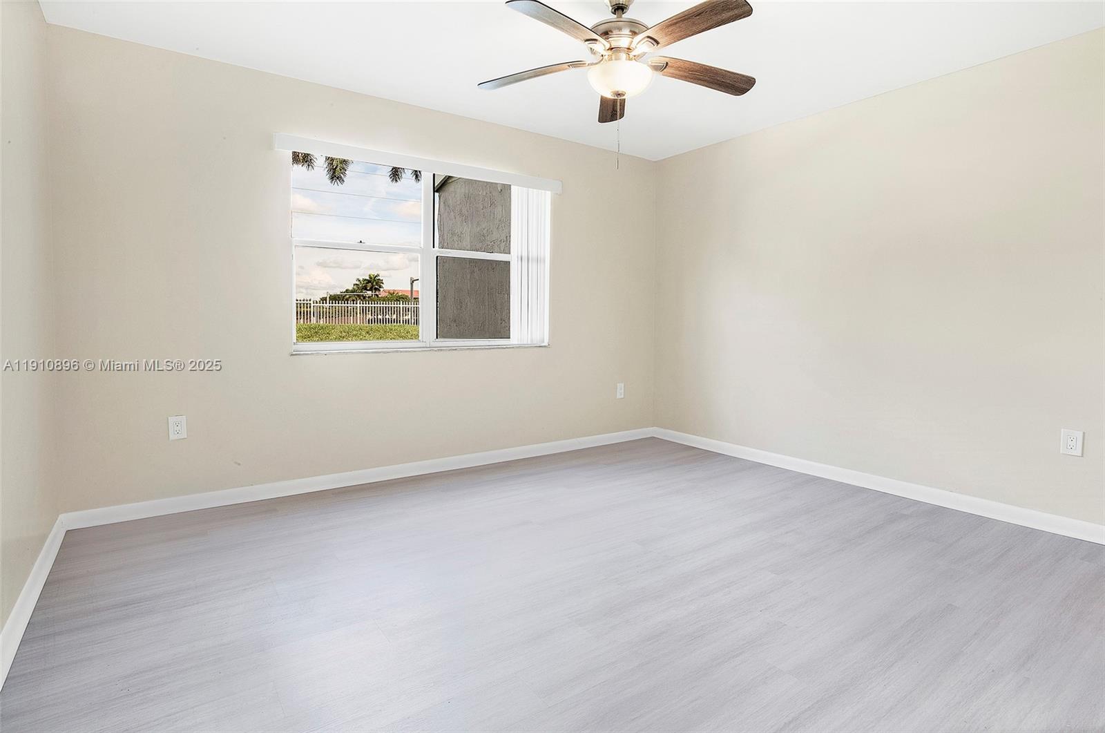 LE CLUB AT OLD CUTLER CON - Residential