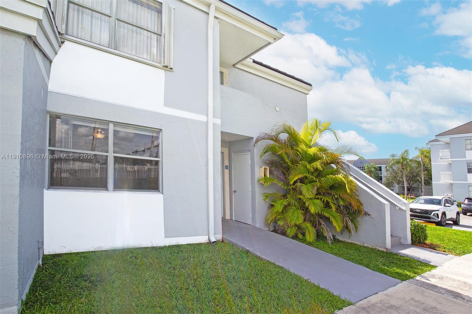 LE CLUB AT OLD CUTLER CON - Residential