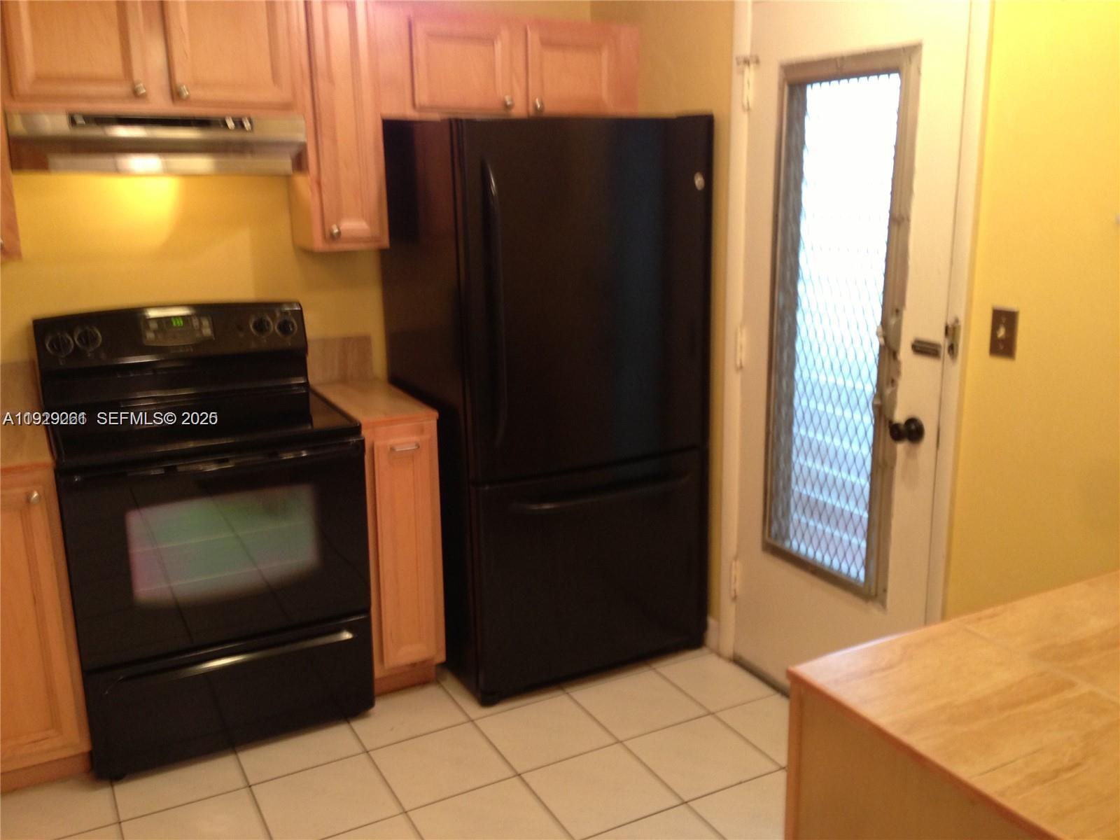 POLYNESIAN GARDENS CONDOM - Residential