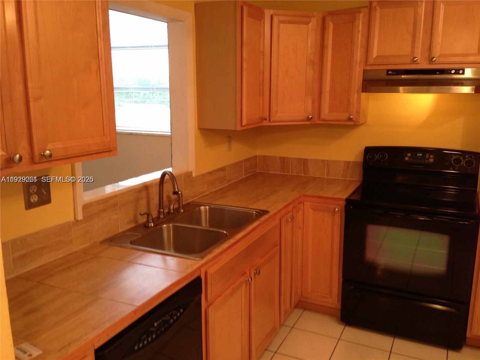 POLYNESIAN GARDENS CONDOM - Residential