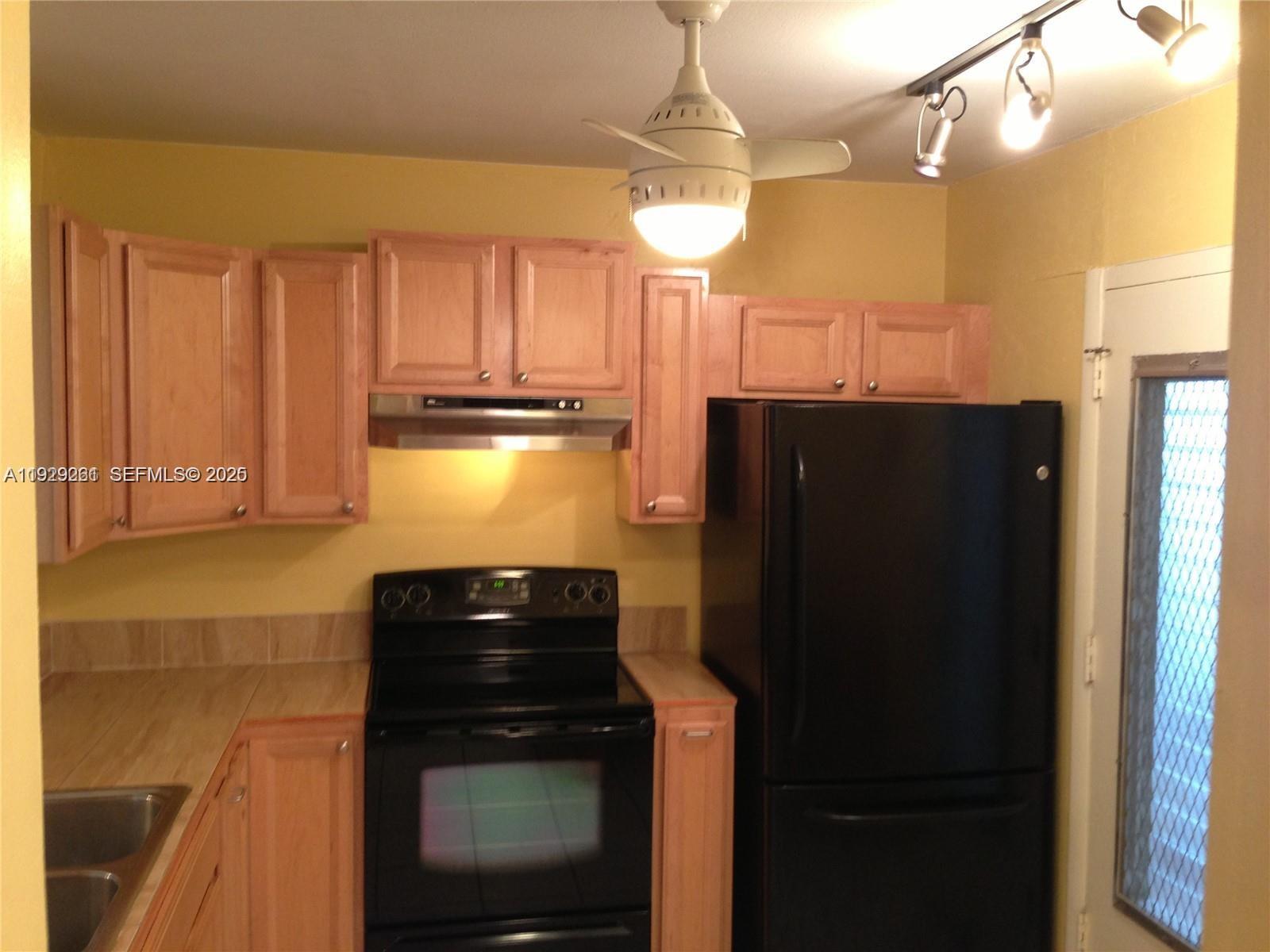 POLYNESIAN GARDENS CONDOM - Residential