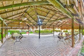 POLYNESIAN GARDENS CONDOM - Residential