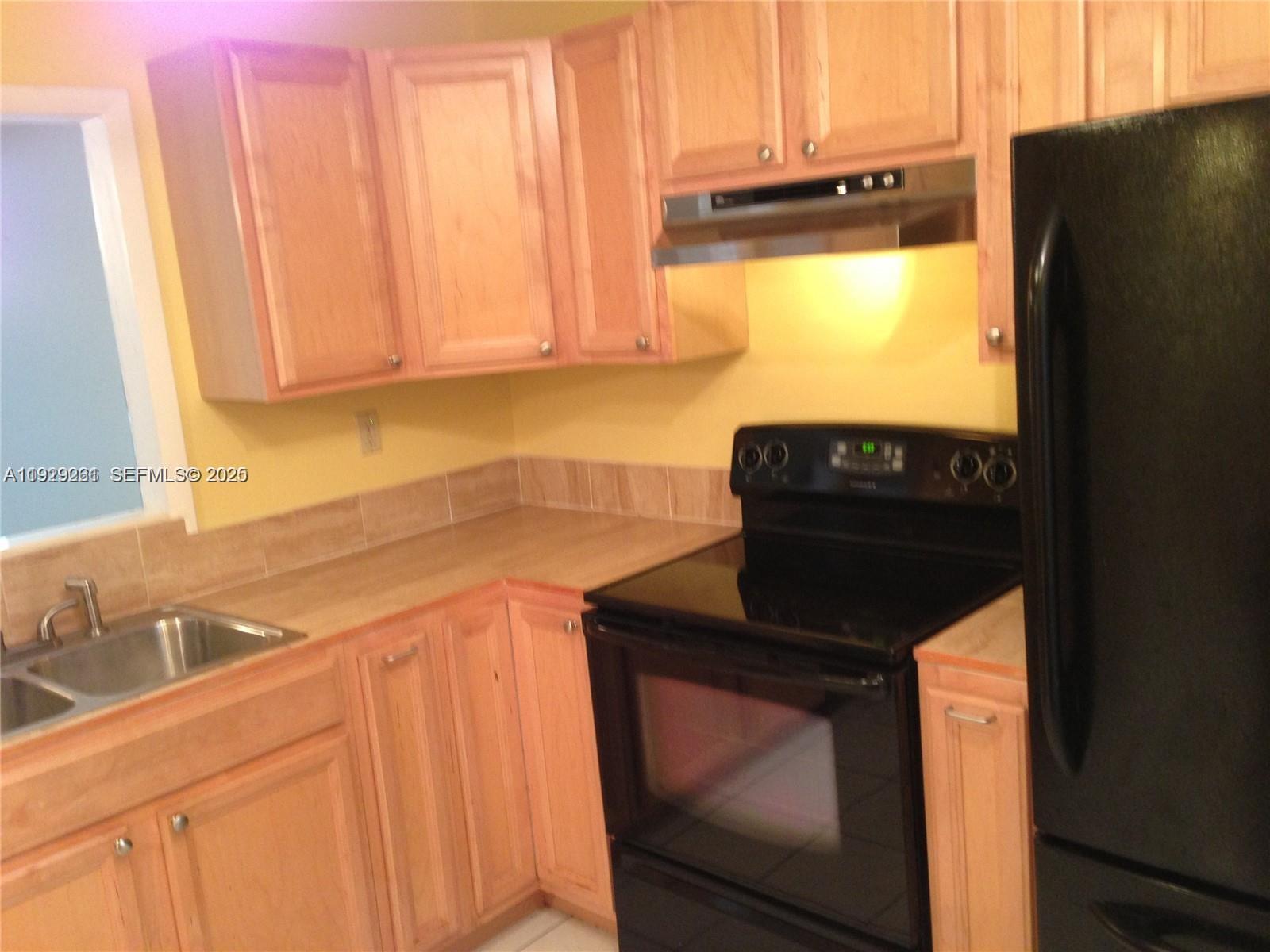 POLYNESIAN GARDENS CONDOM - Residential