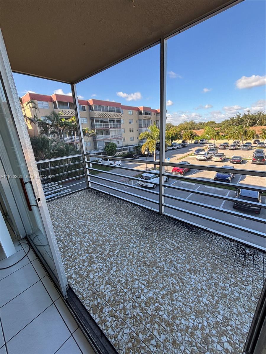 POLYNESIAN GARDENS CONDOM - Residential