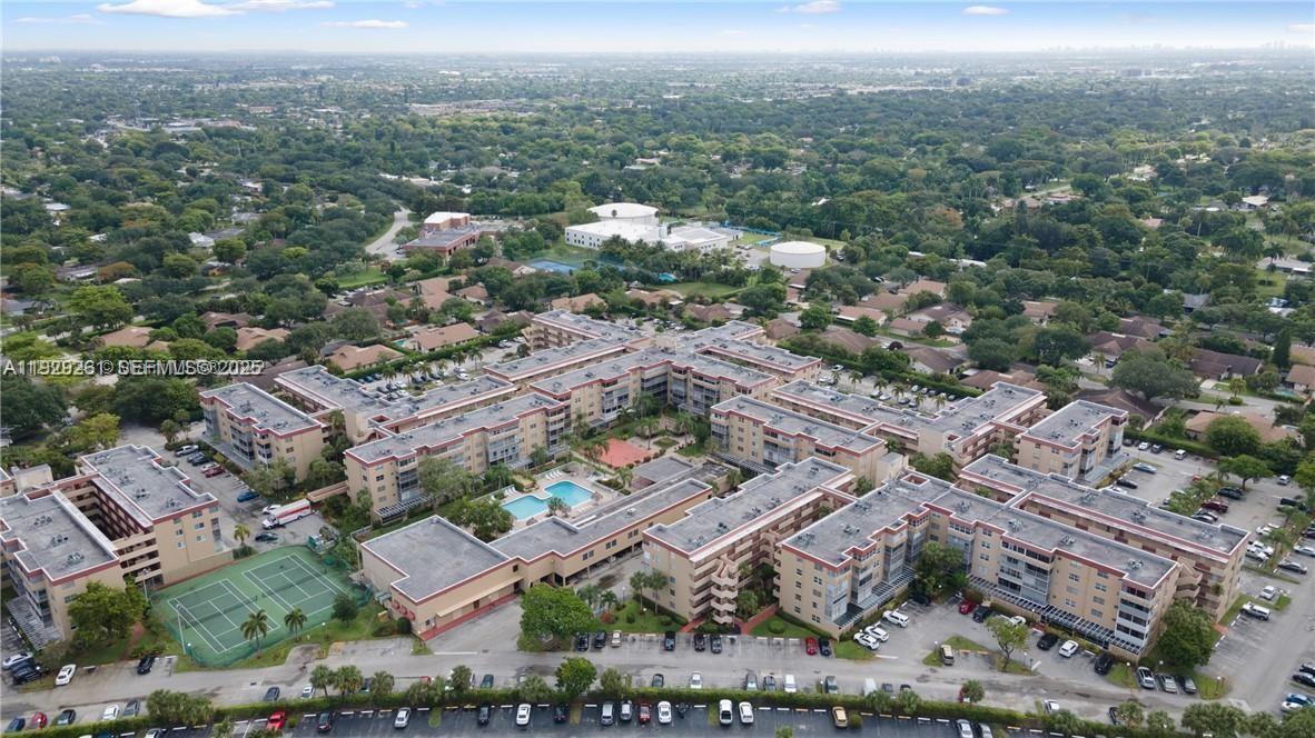 POLYNESIAN GARDENS CONDOM - Residential