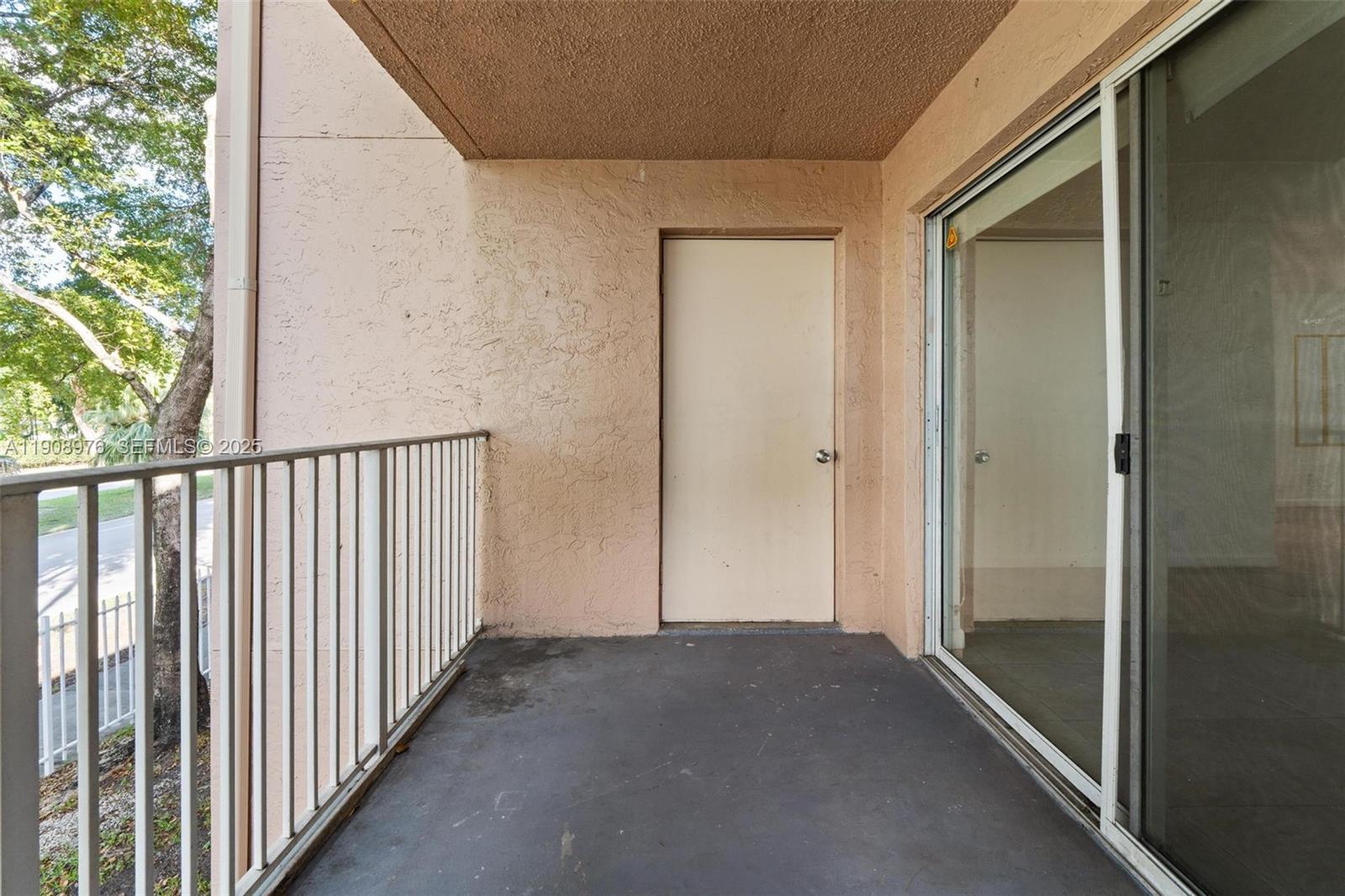 ROYAL PALM PLACE - Land