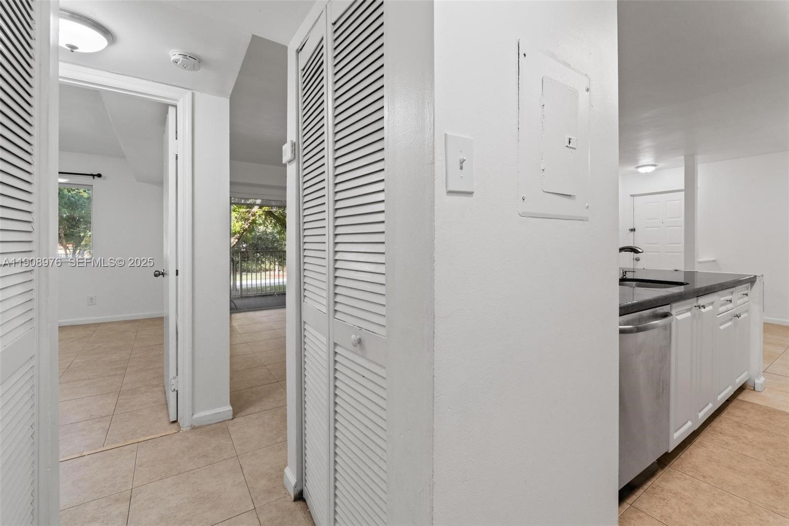 ROYAL PALM PLACE - Land