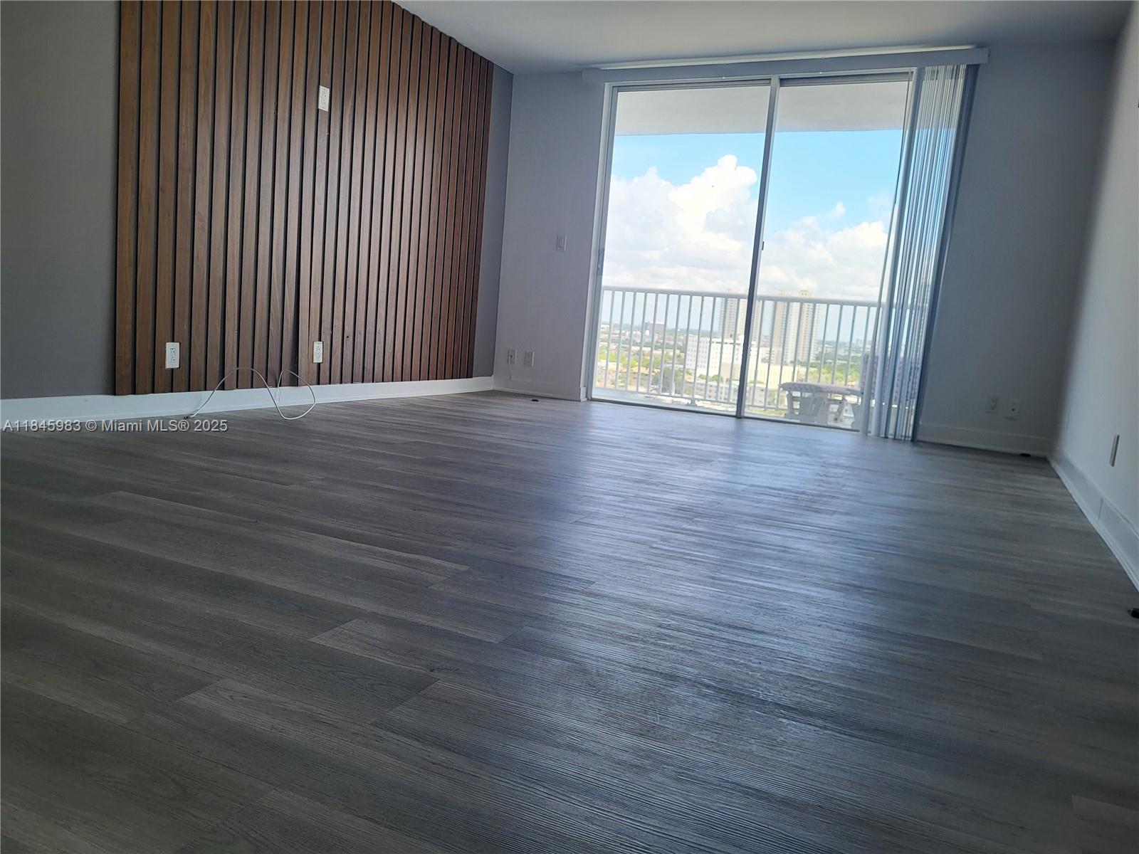137 Golden Isles Dr 1510
