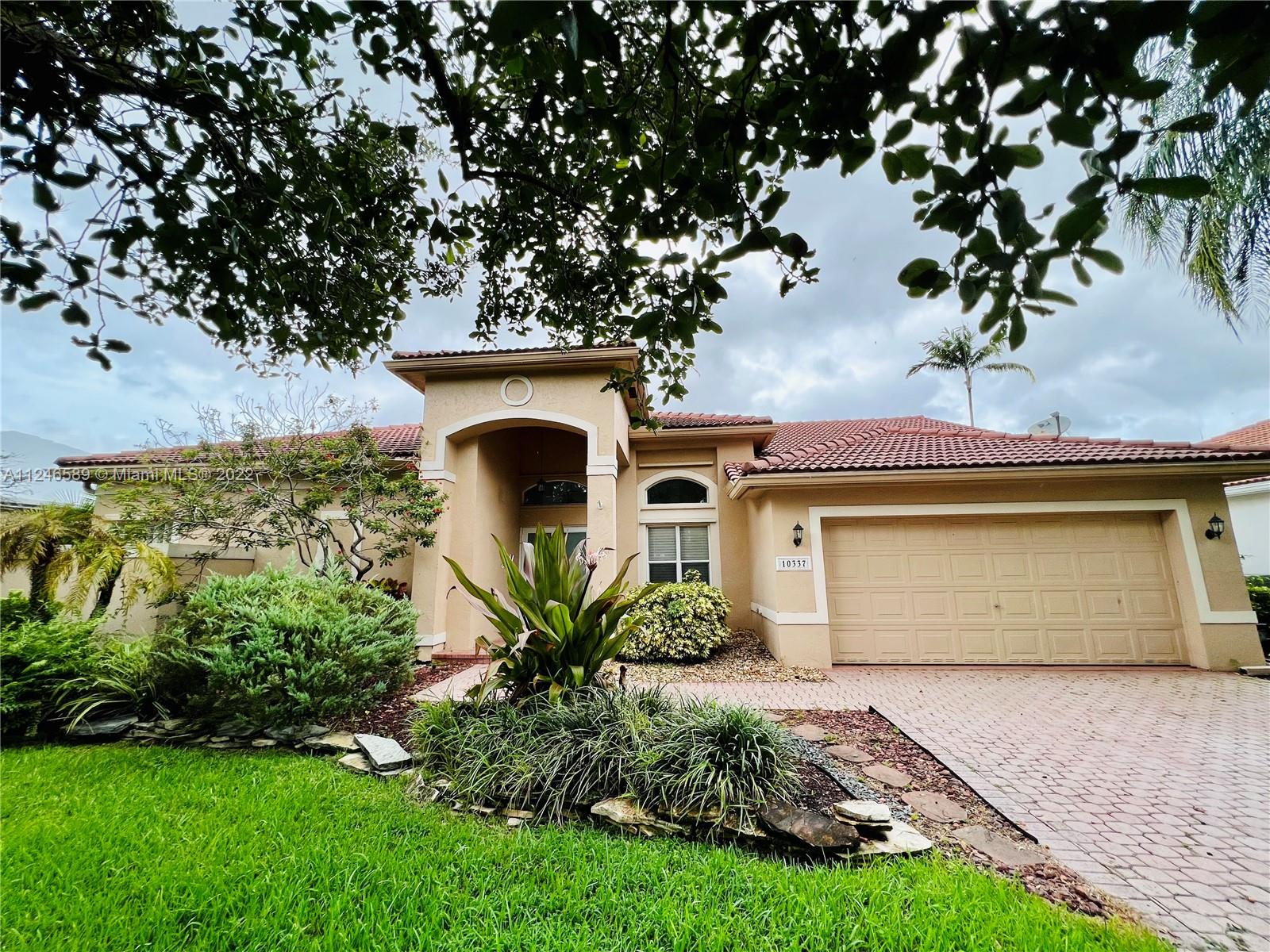 Elegant spacious Pool home with wide water views features 4 bedrms and 3 full bathrms. Ones you enter your greeted by the high 12' volume ceiling. Upgrated kitchen with exotic granite counter top and 42" cabinetry, waterfall sides kitchen island, SS appls. Spasious principal bedrm has large customize walk-in closet, upgraded bathrms with roman top and shower. Pool has LED multicolor lighting brining fun when gets dark. Across from North Community Park. Excellent location and schools. Close to restaurants, parks, shopping and highways. Drive to the beach in less than 30 mins