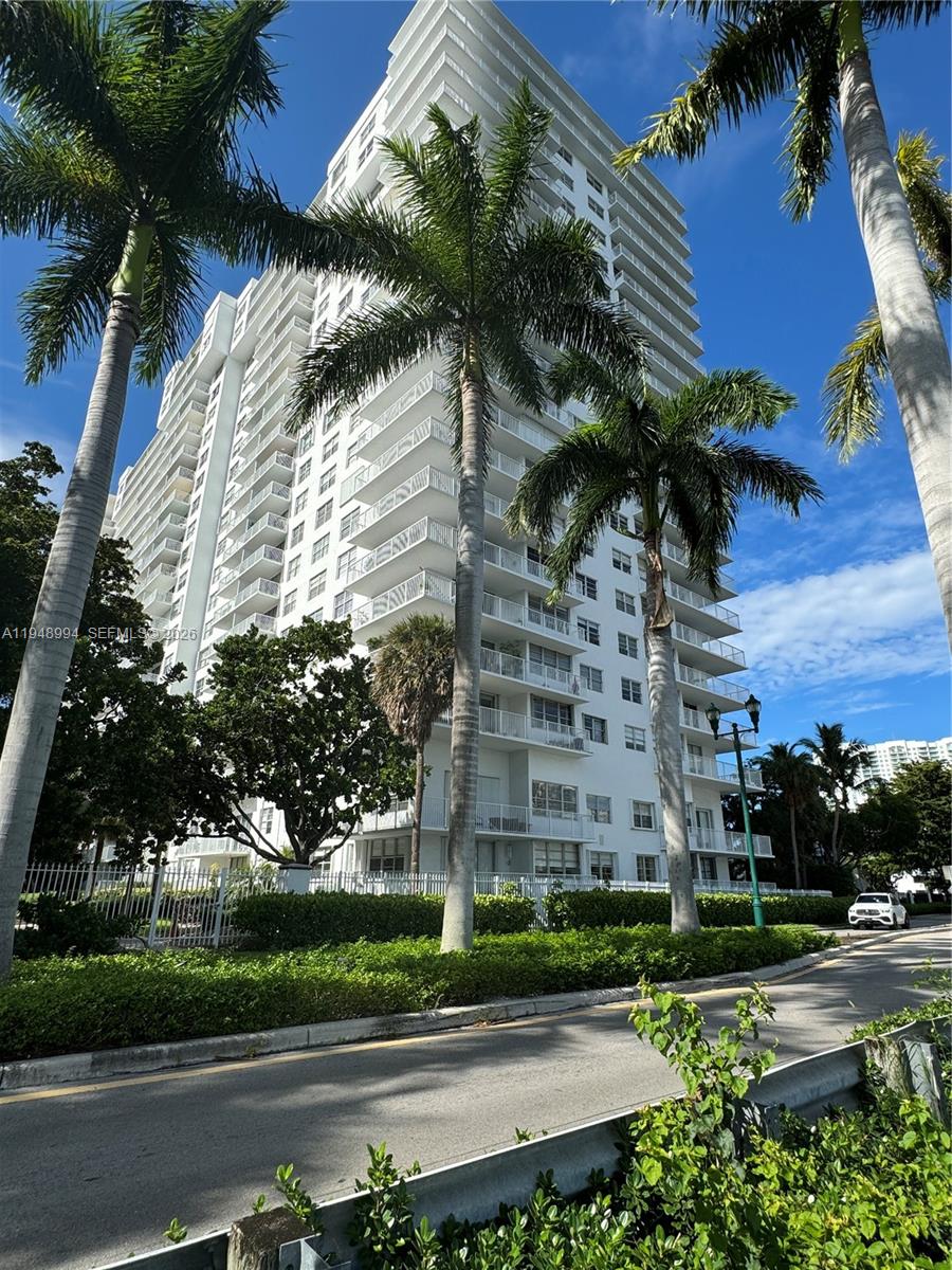 ADMIRALS PORT CONDO WEST - Residential