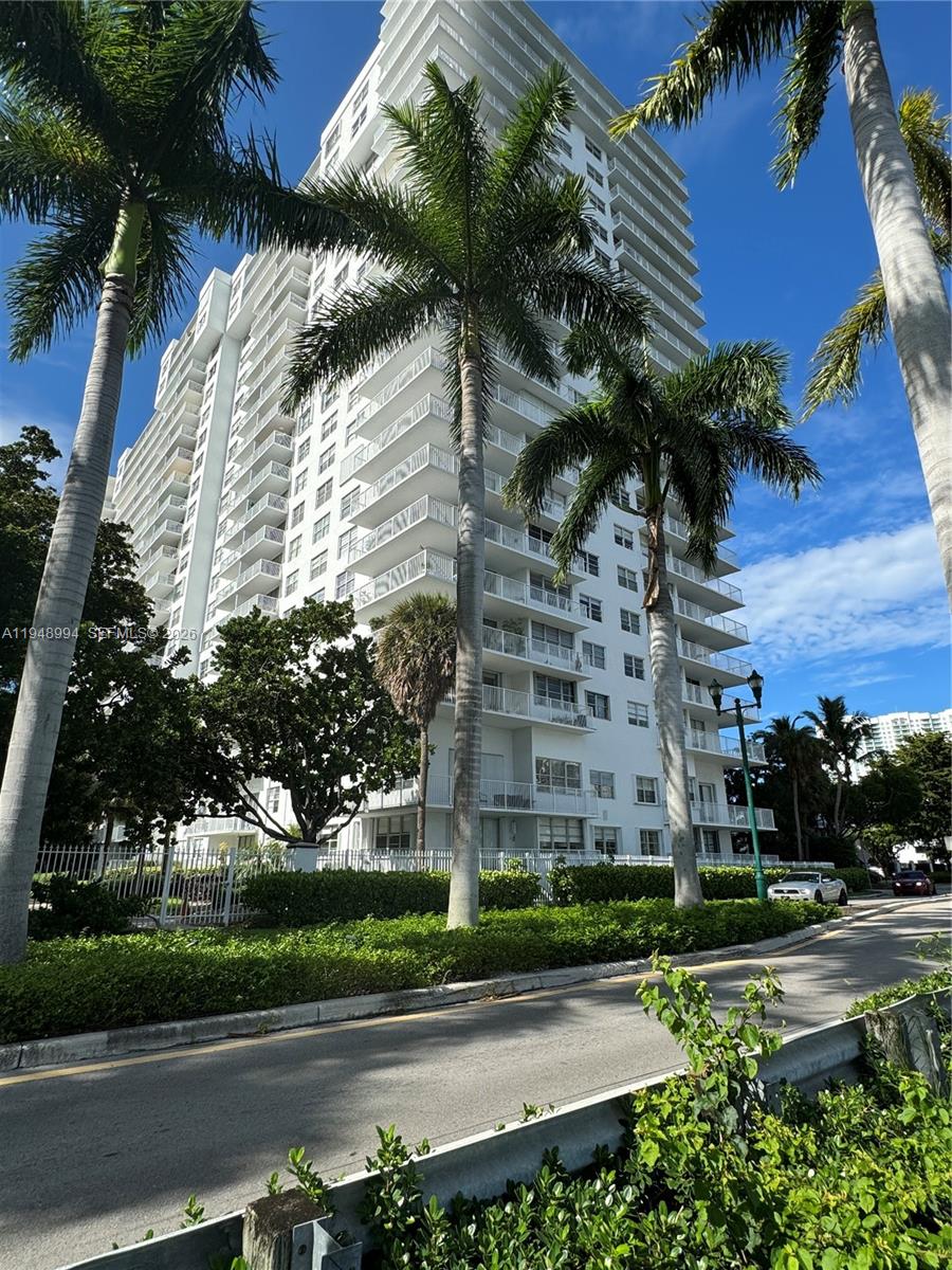 ADMIRALS PORT CONDO WEST - Residential