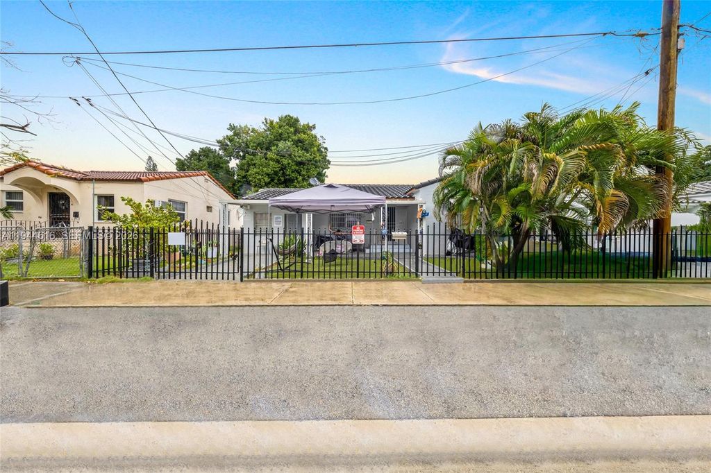 Photo of 943 SW 9th Ave, Miami, FL 33130 (MLS # A11944616)