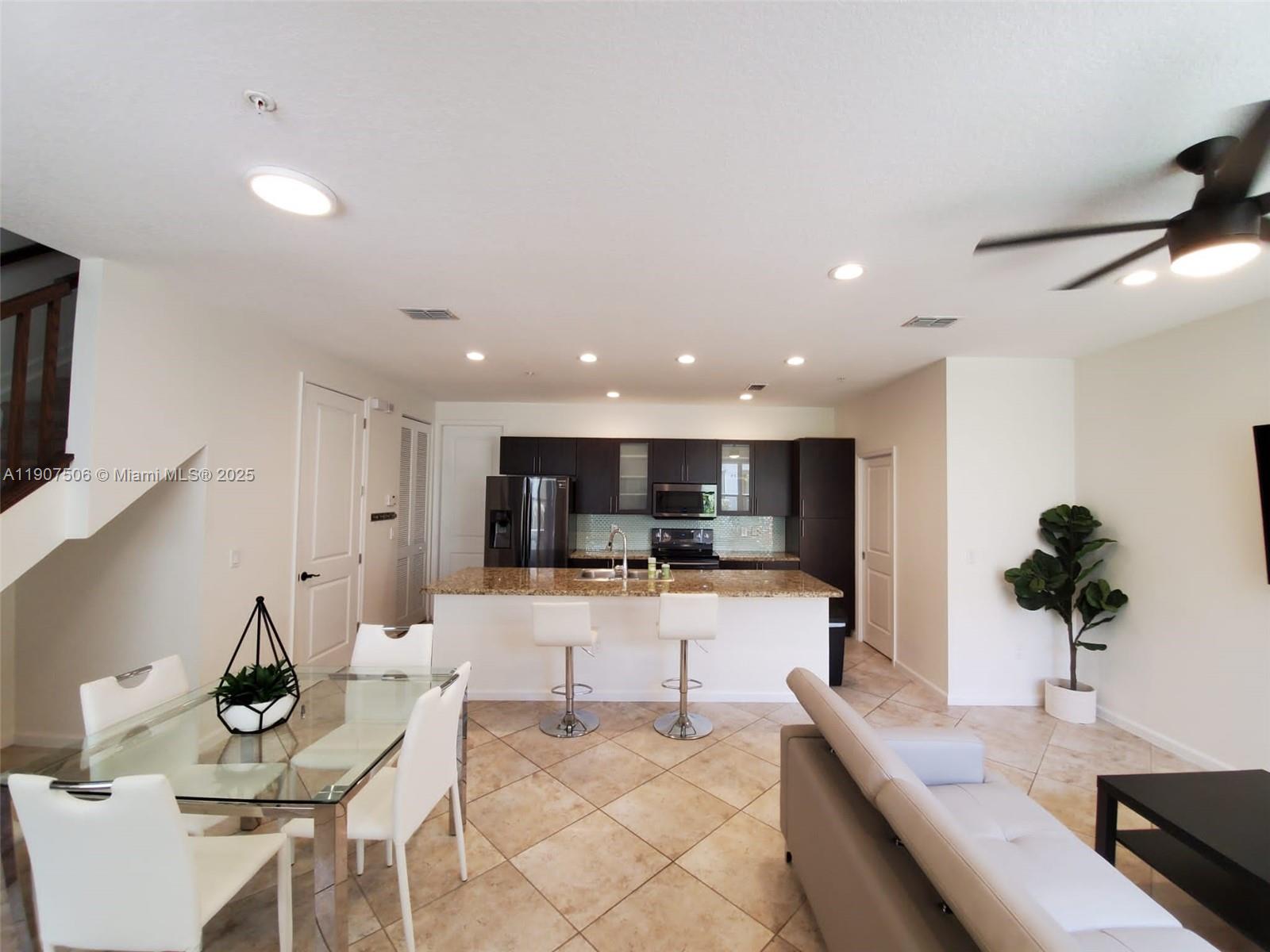 BLUE LAKE TOWNHOMES - Residential