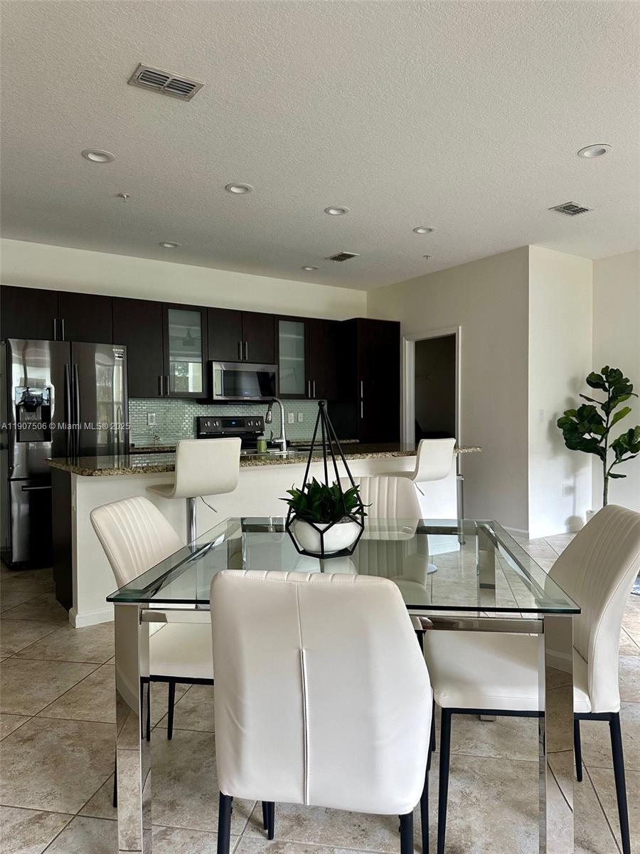 BLUE LAKE TOWNHOMES - Residential