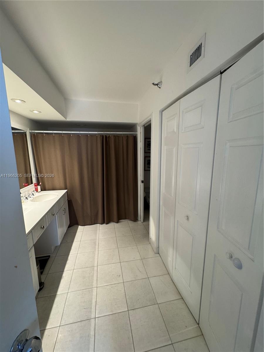 MYSTIC POINTE TOWER 500 C - Residential