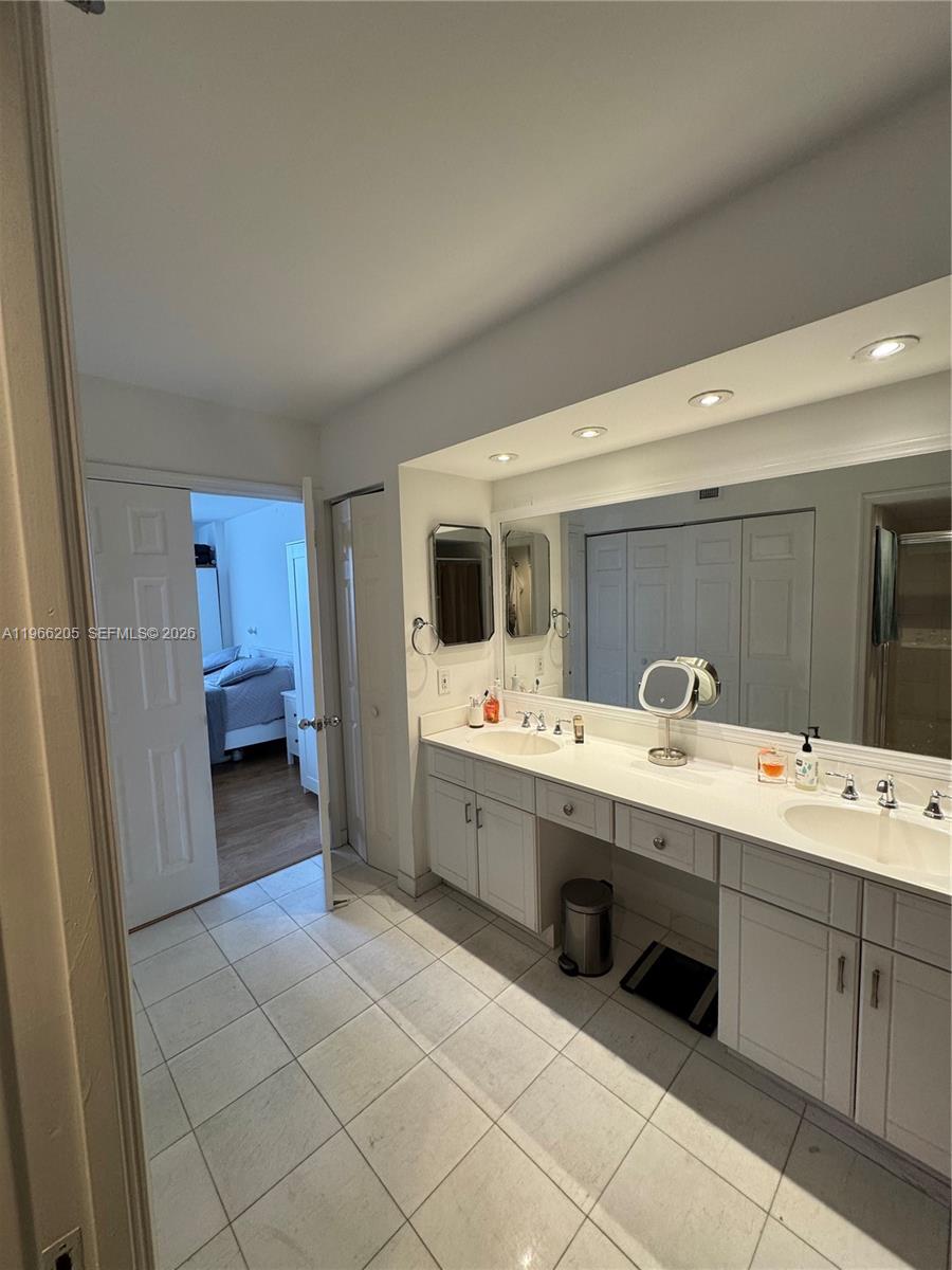 MYSTIC POINTE TOWER 500 C - Residential