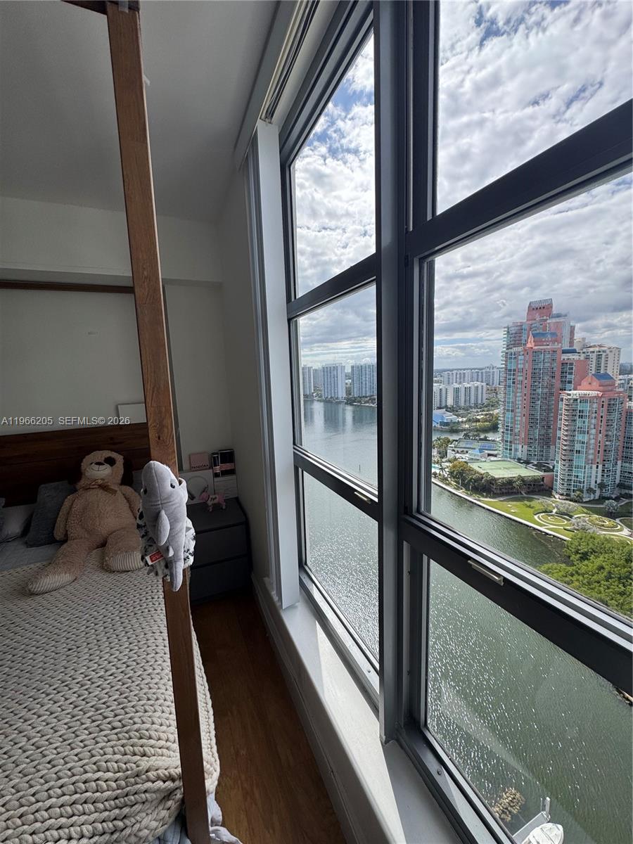 MYSTIC POINTE TOWER 500 C - Residential