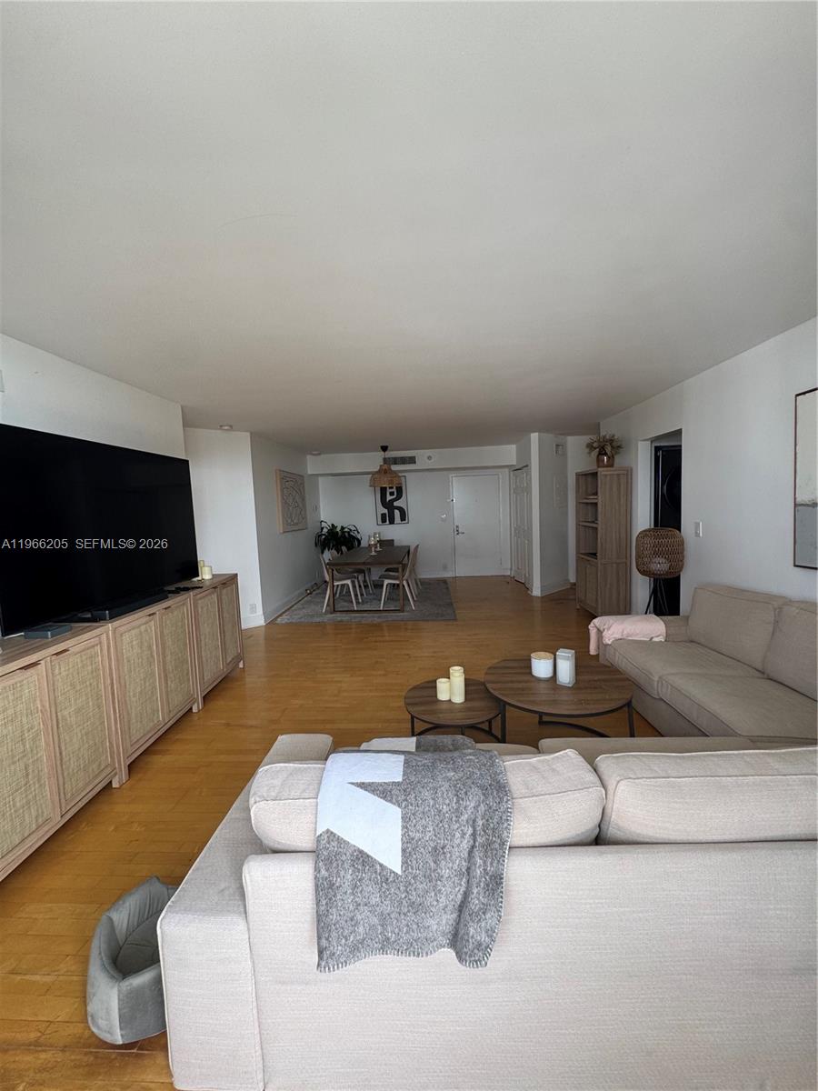 MYSTIC POINTE TOWER 500 C - Residential