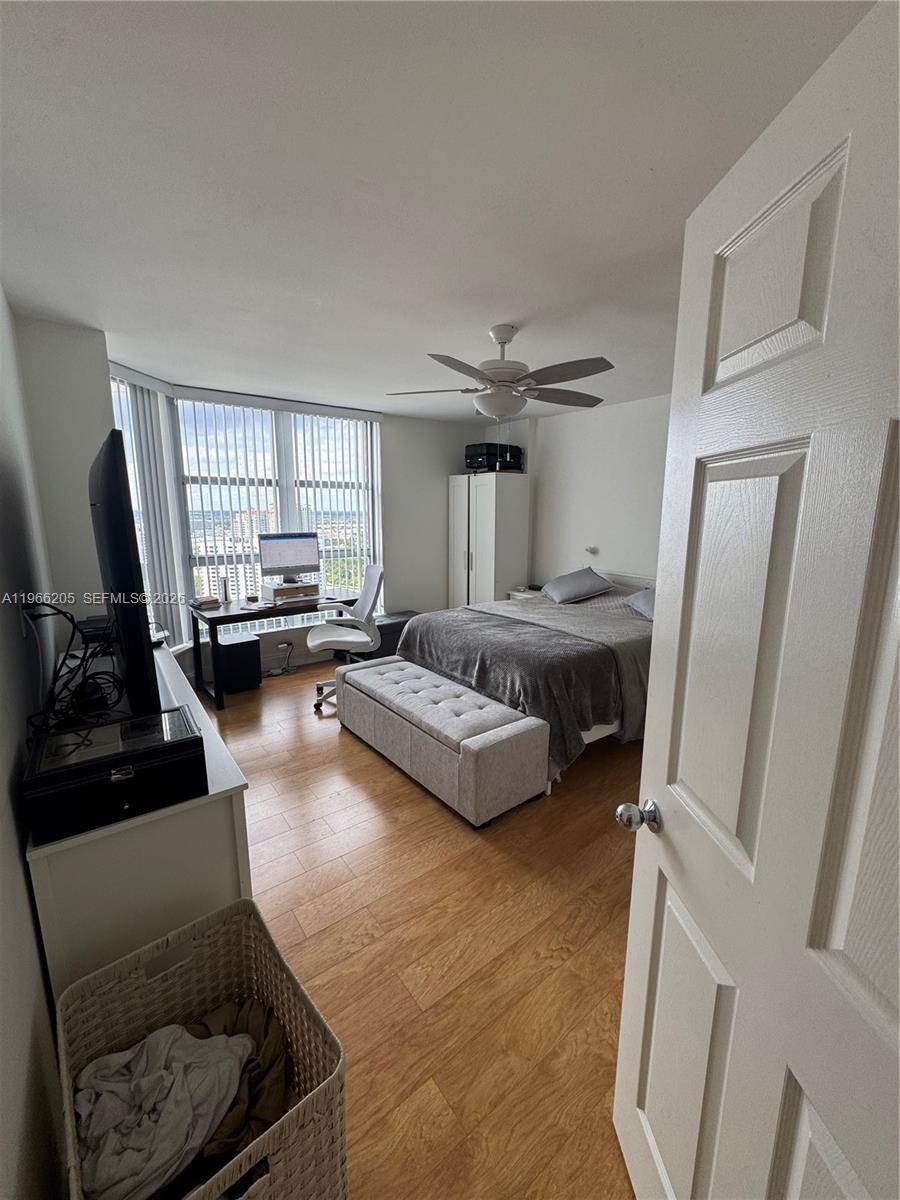 MYSTIC POINTE TOWER 500 C - Residential