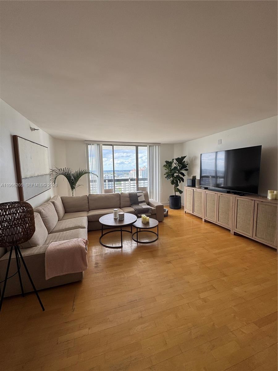 3530 Mystic Pointe Dr 3003