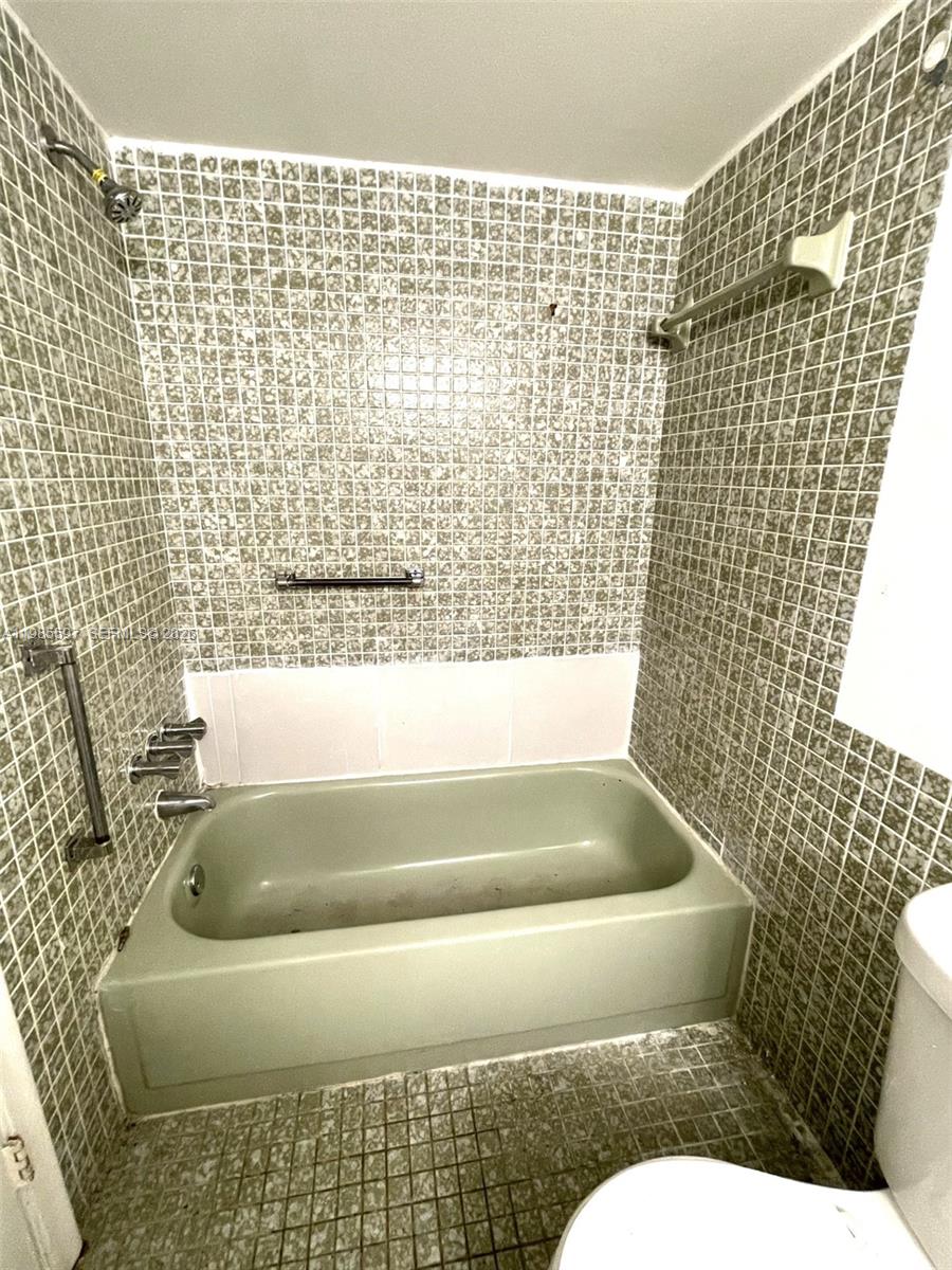 CASTLE APARTMENTS 17 COND - Residential Lease