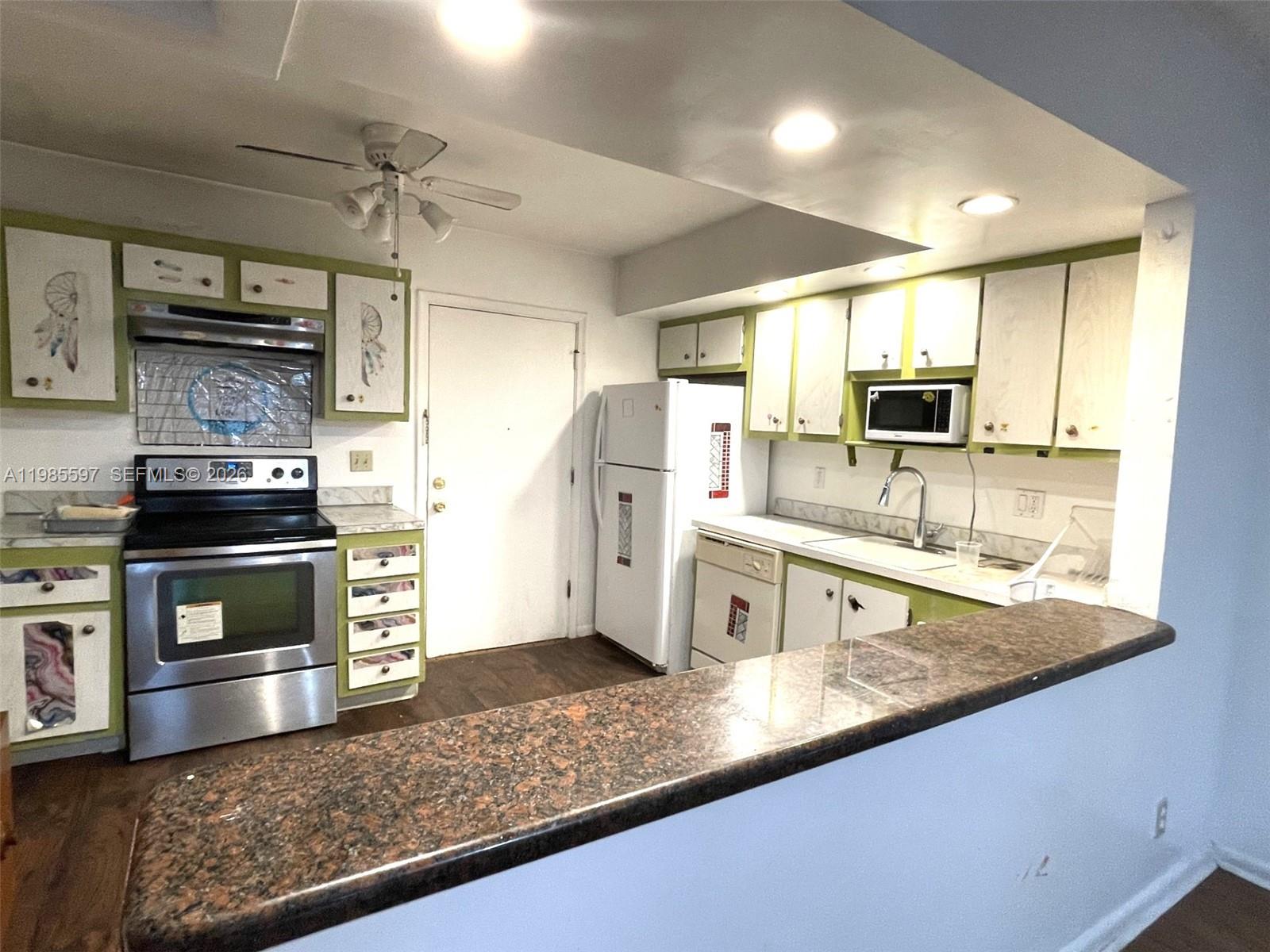 CASTLE APARTMENTS 17 COND - Residential Lease