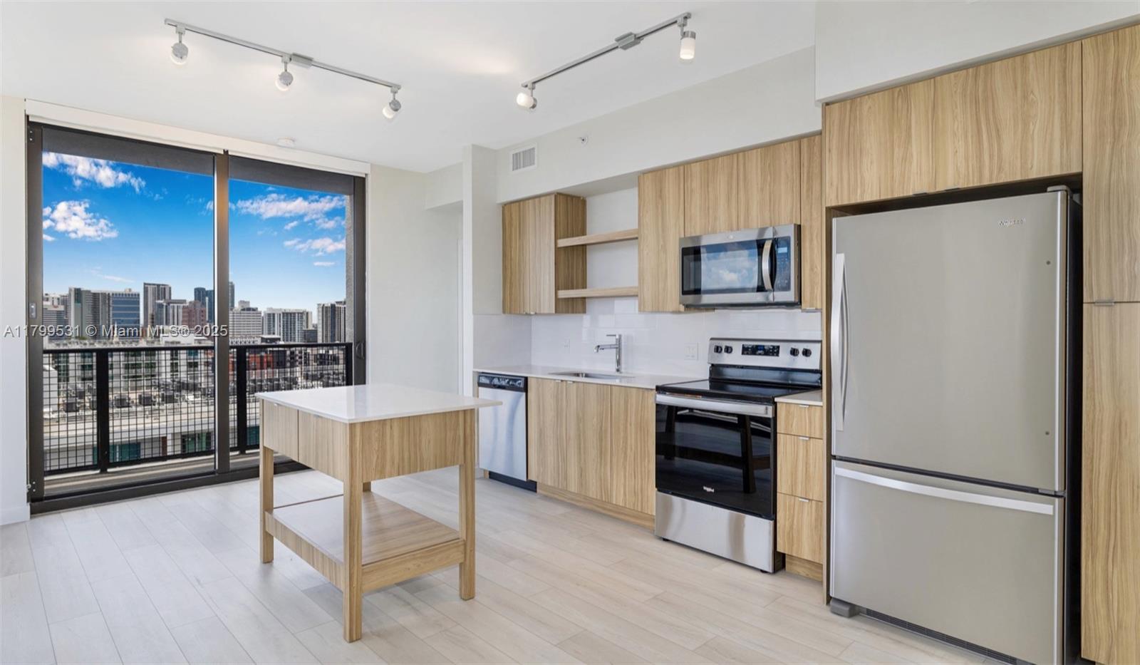 555 NE 8th St 2202
