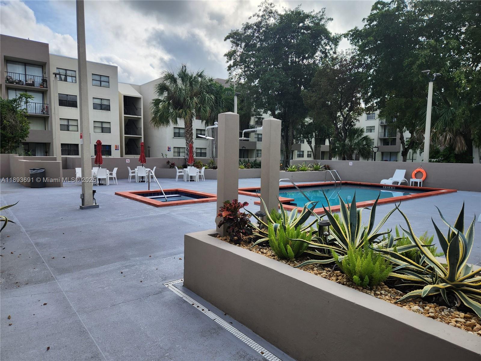 PEPPERMILL KENDALE LKS W - Residential