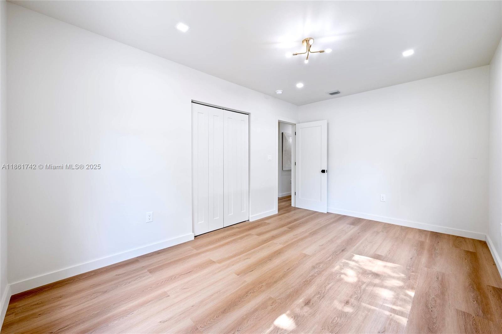 BISCAYNE LAWN EXTENSION - Residential