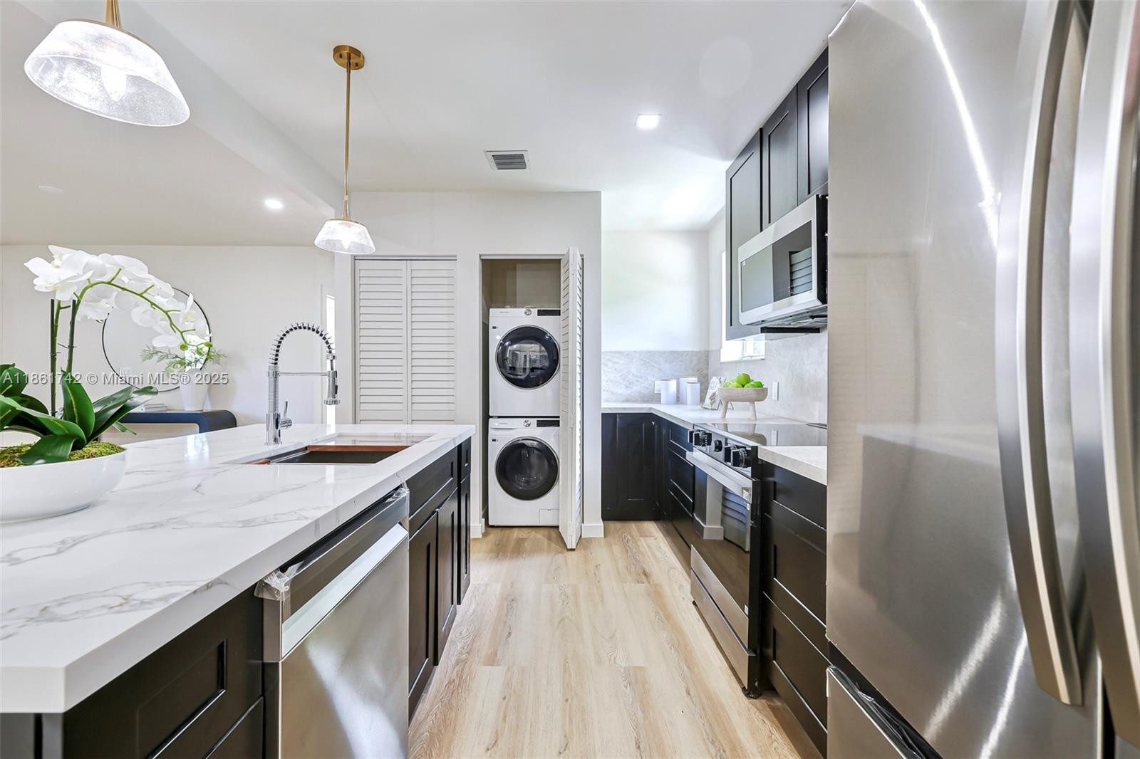 BISCAYNE LAWN EXTENSION - Residential