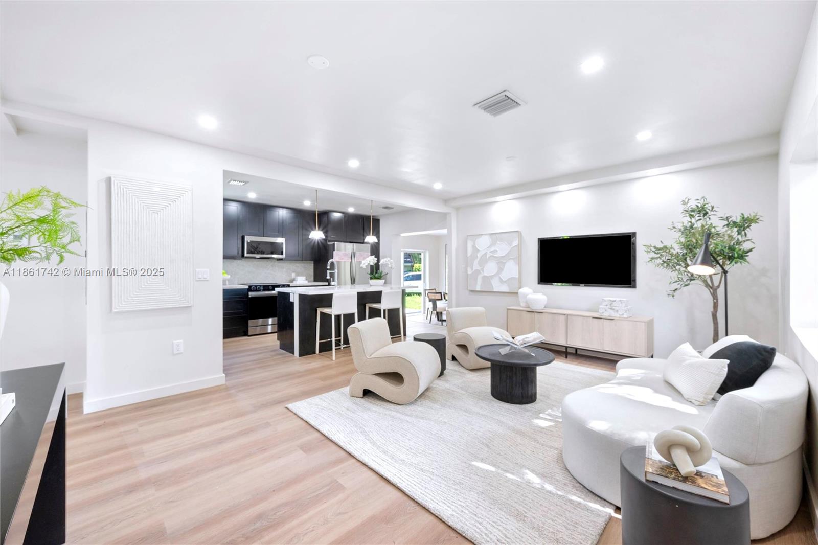 BISCAYNE LAWN EXTENSION - Residential