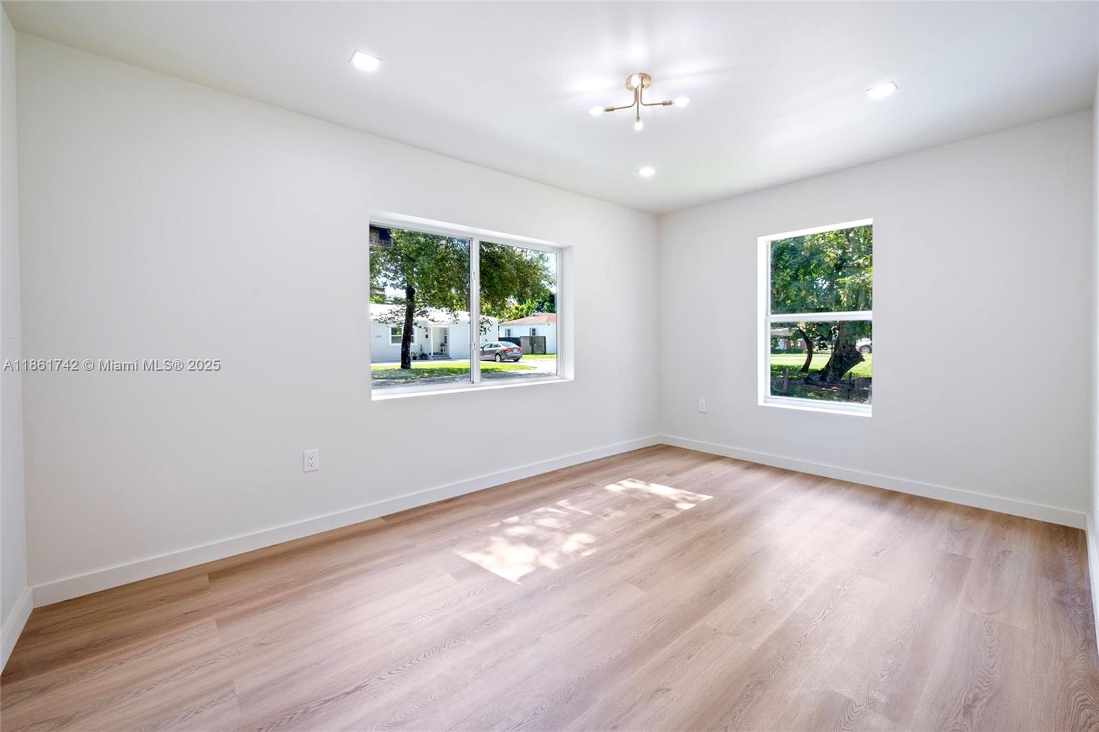 BISCAYNE LAWN EXTENSION - Residential