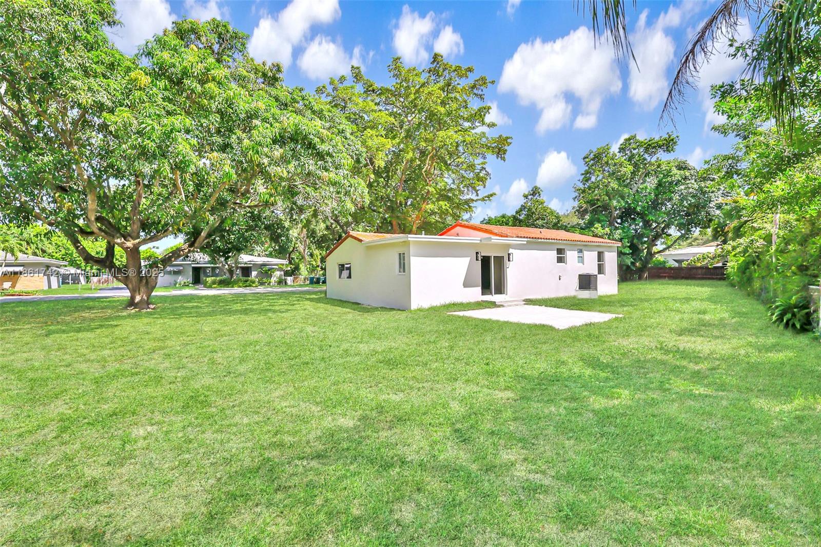 BISCAYNE LAWN EXTENSION - Residential