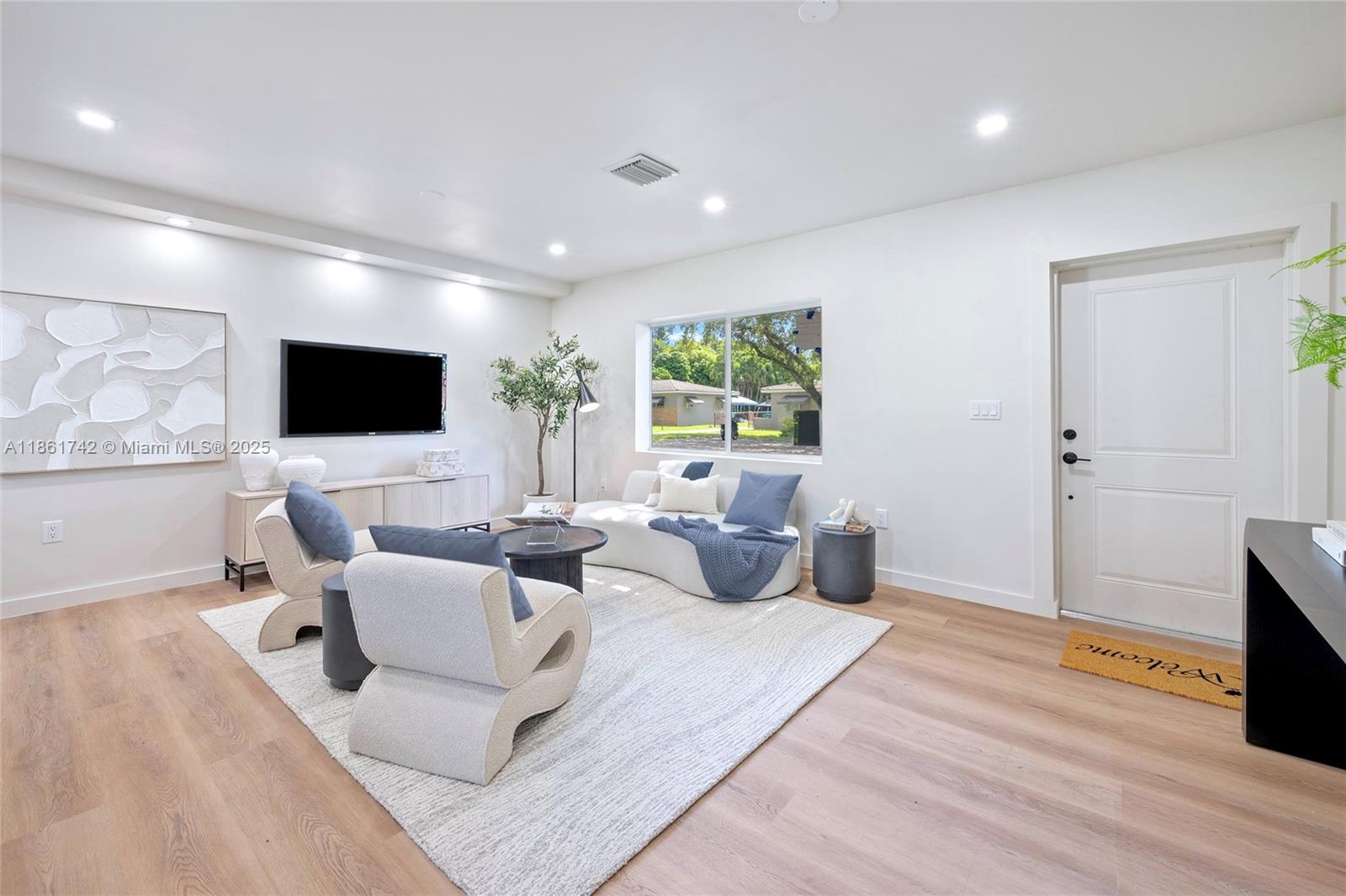 BISCAYNE LAWN EXTENSION - Residential