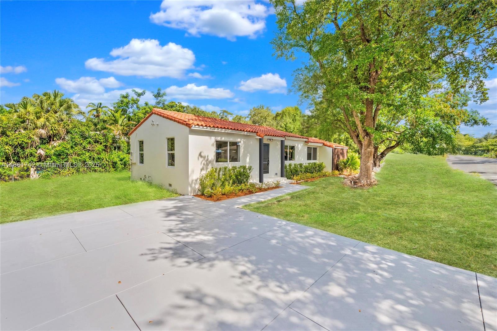 BISCAYNE LAWN EXTENSION - Residential