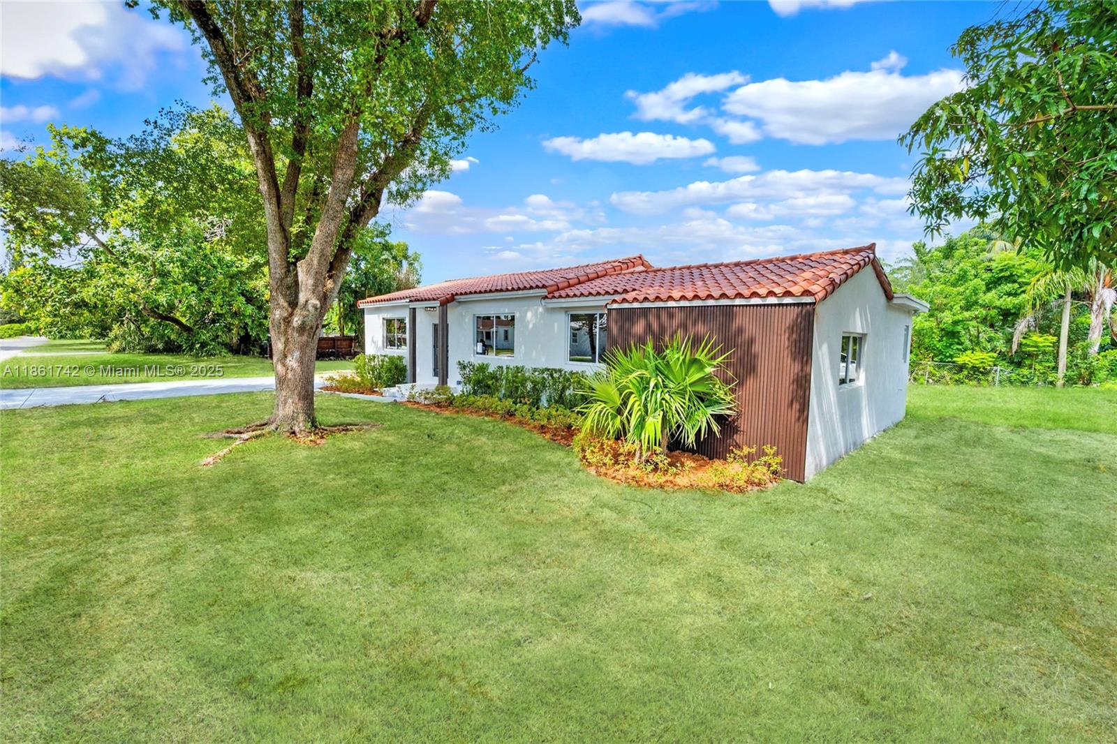 BISCAYNE LAWN EXTENSION - Residential