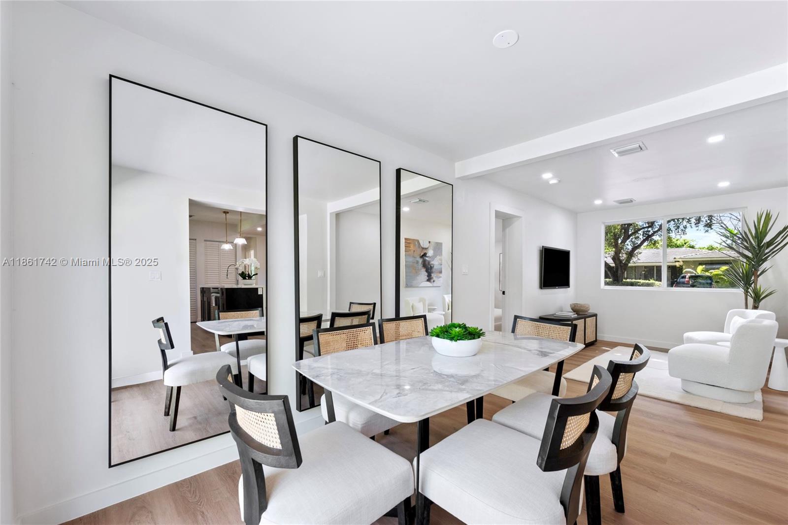 BISCAYNE LAWN EXTENSION - Residential