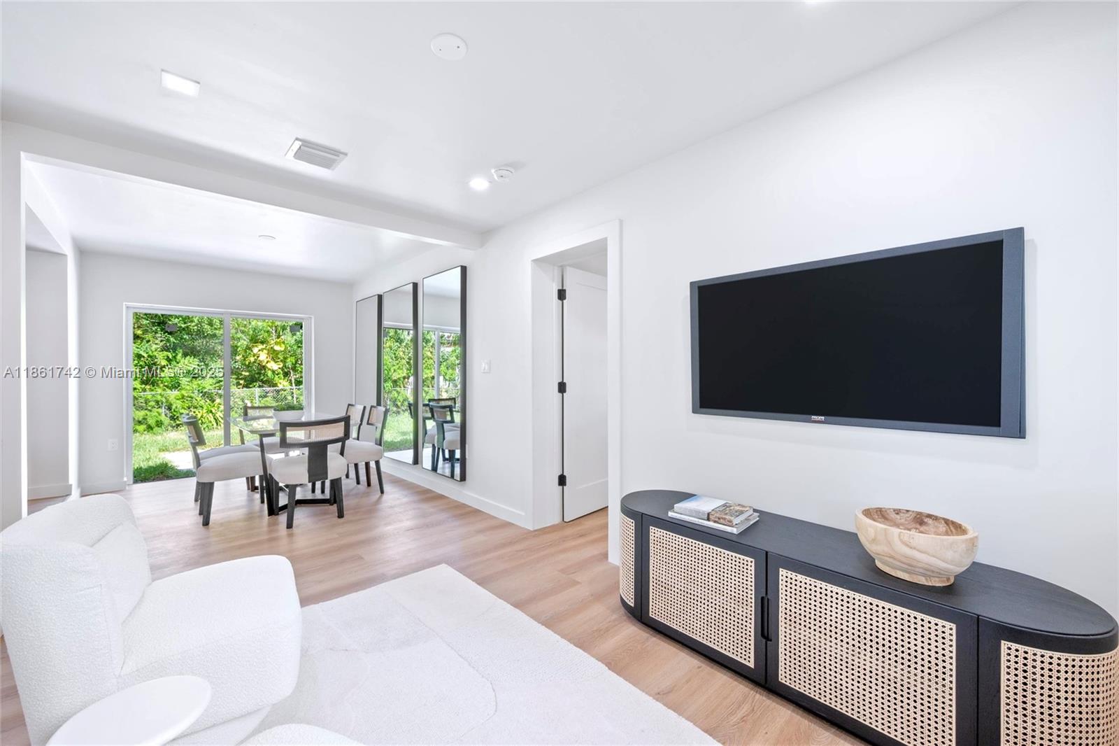 BISCAYNE LAWN EXTENSION - Residential