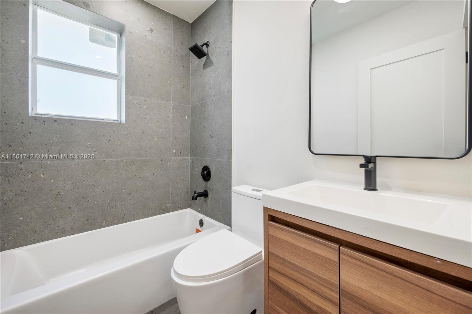 BISCAYNE LAWN EXTENSION - Residential