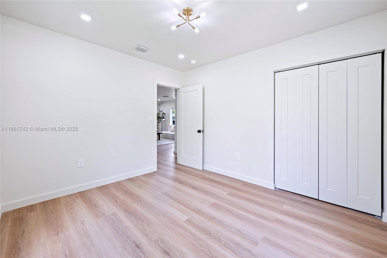 BISCAYNE LAWN EXTENSION - Residential