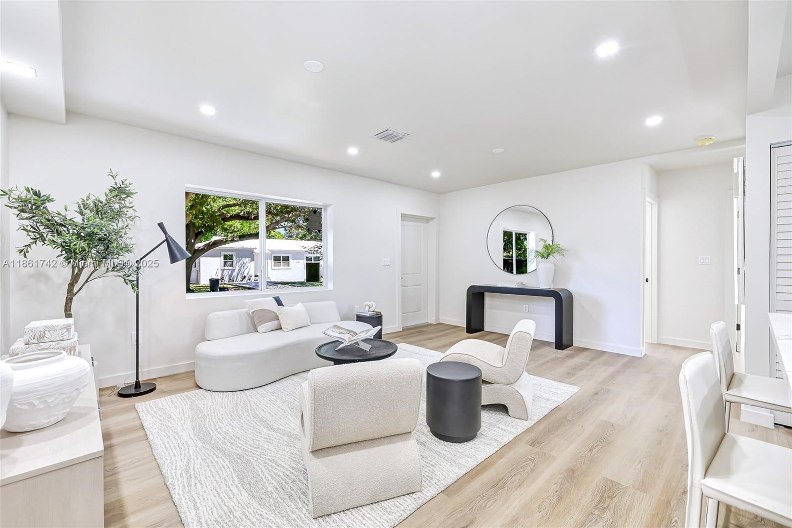 BISCAYNE LAWN EXTENSION - Residential