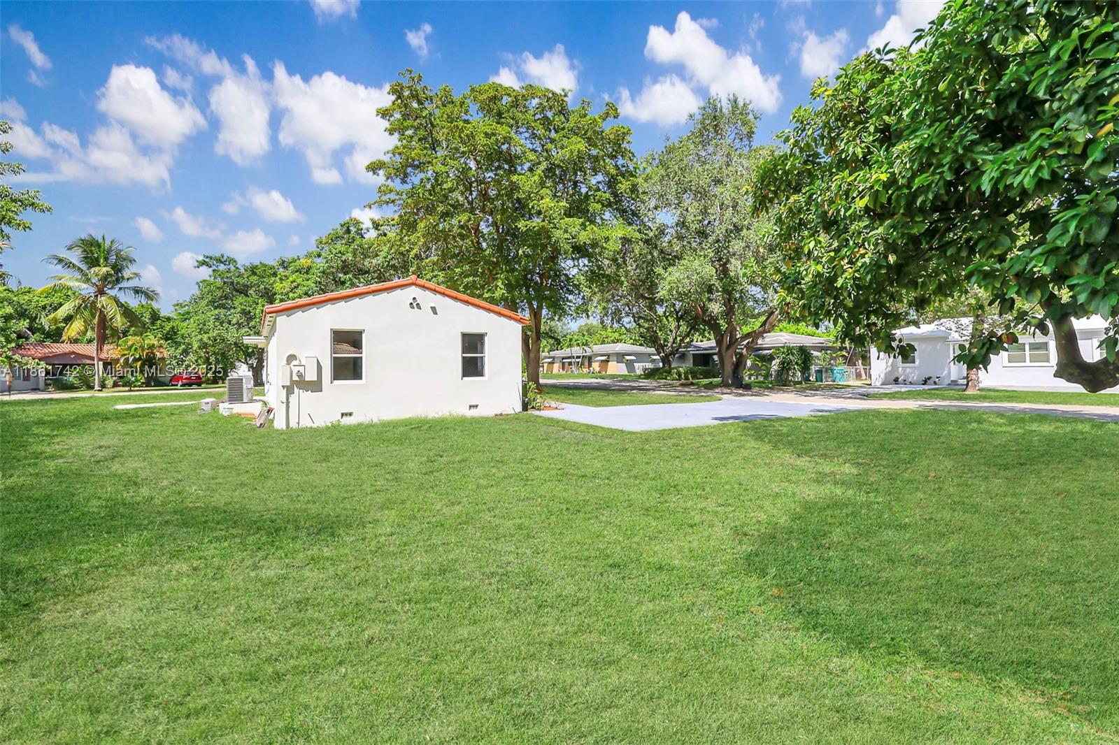 BISCAYNE LAWN EXTENSION - Residential