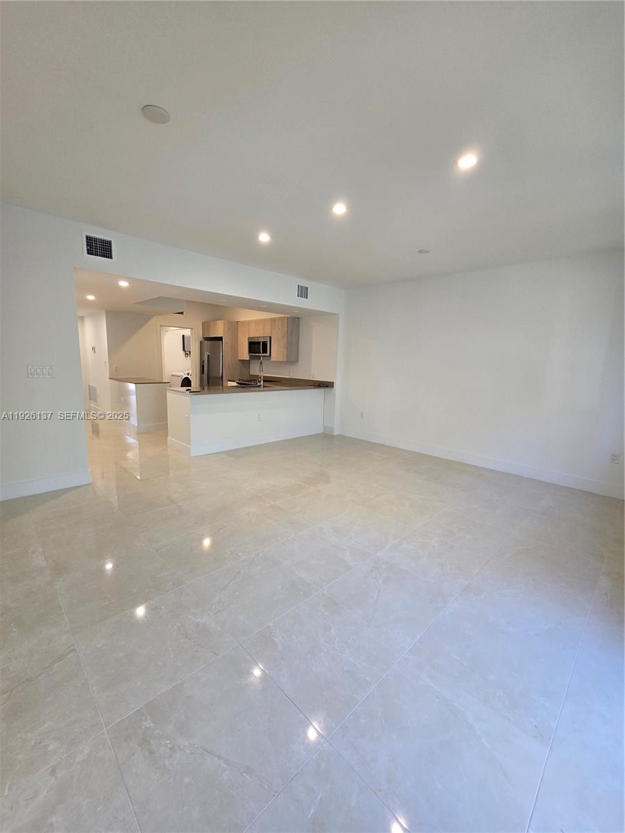 OAKS PLACE - Residential