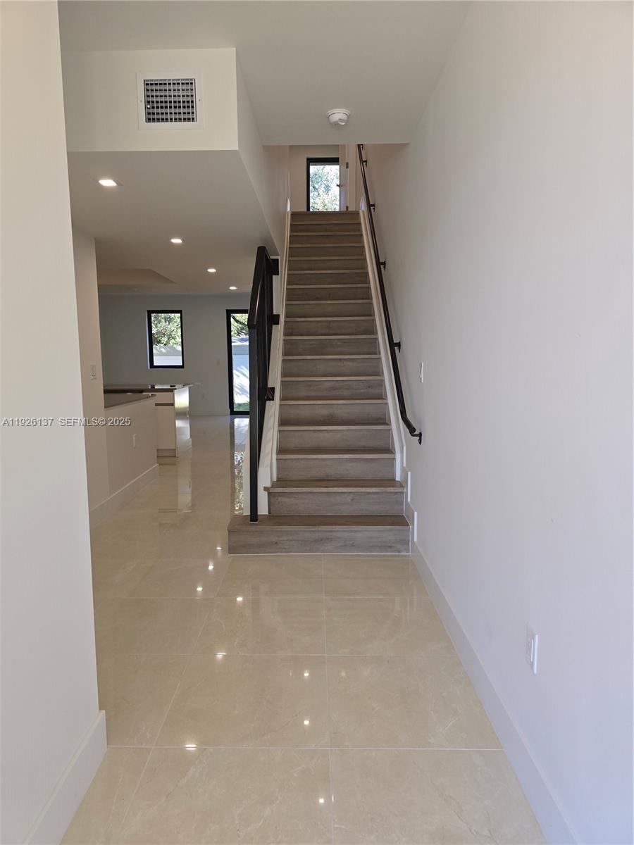 OAKS PLACE - Residential