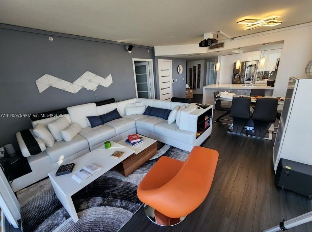 19501 W Country Club Dr