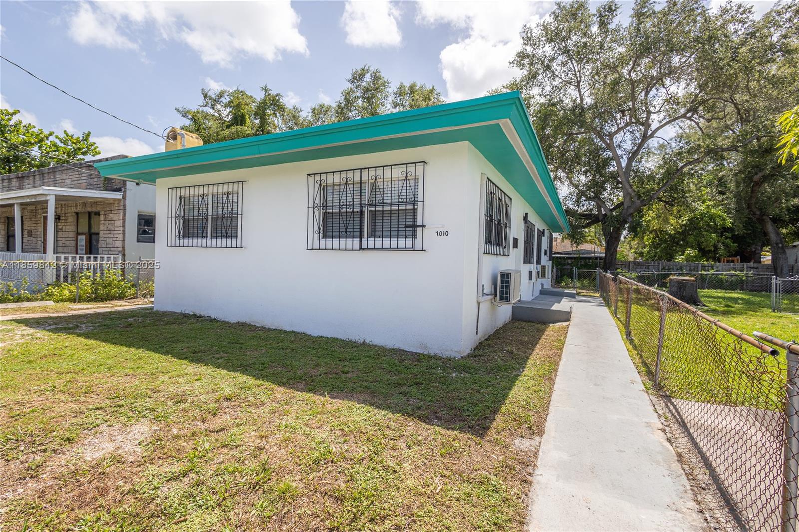 7010 NW 5th Pl