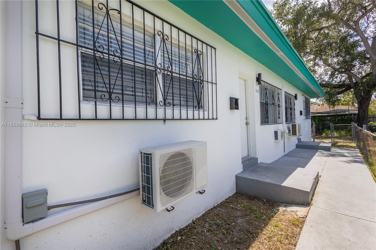 7010 NW 5th Pl