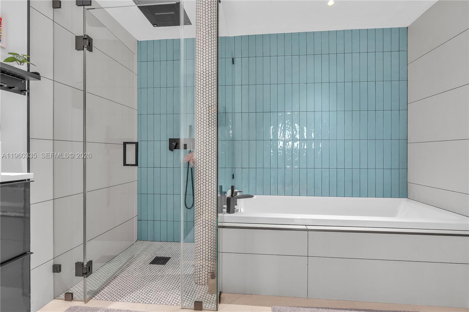 BLUE BAY TOWER CONDO - Residential